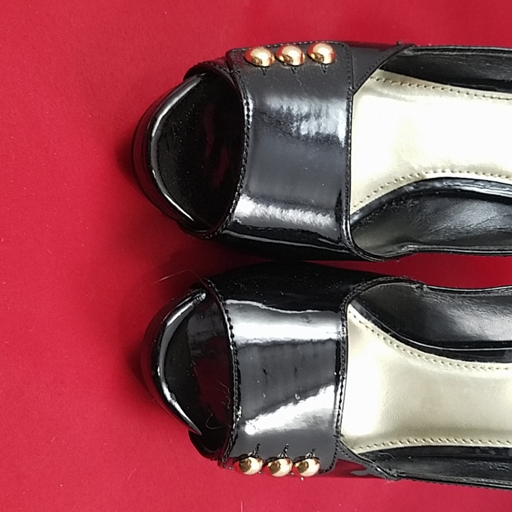 Heels - Picture 3 of 4